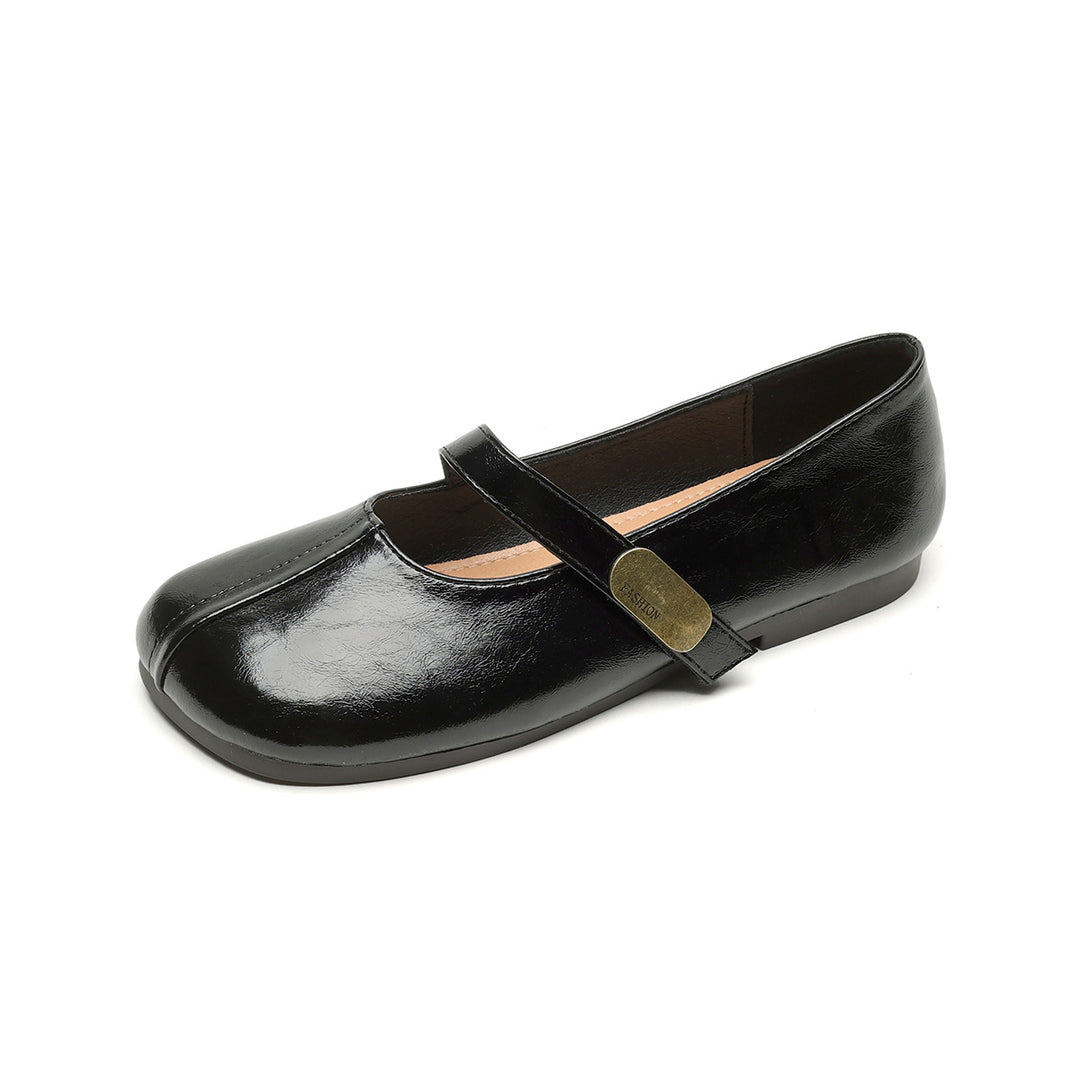 Damen Ballerinas mit elegantem Riemen und hochwertiger Lackoberfläche EB