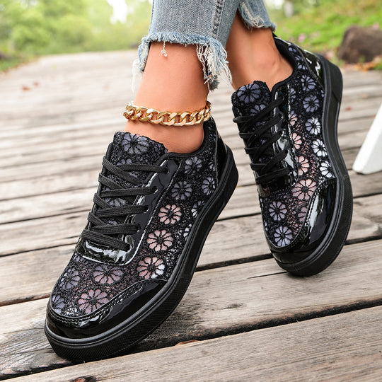Damen Sneaker mit floralem Spitzen-Design und glänzender Oberflächenstruktur EB