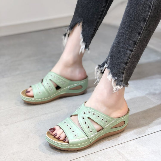 Damen Komfortable Wellness-Pantoletten mit dekorativen Cut-Outs EB