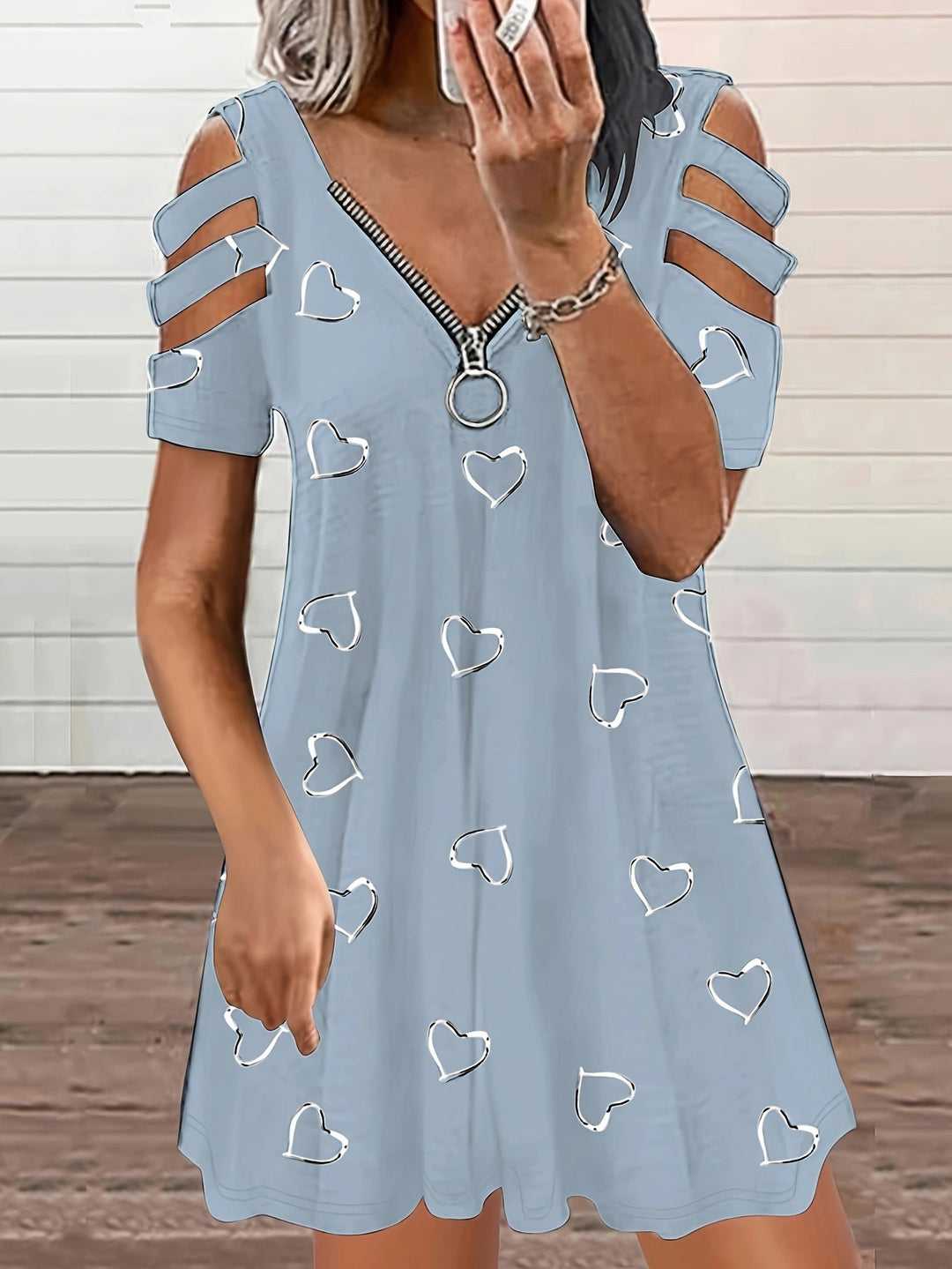 Damen Kleid mit Herzmotiv und seitlichen Cut-Outs EB