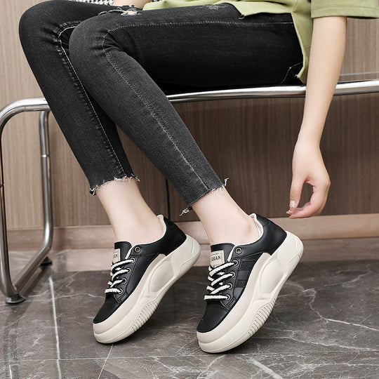 Damen Sneakers mit strukturiertem Obermaterial und rutschfester Sohle EB