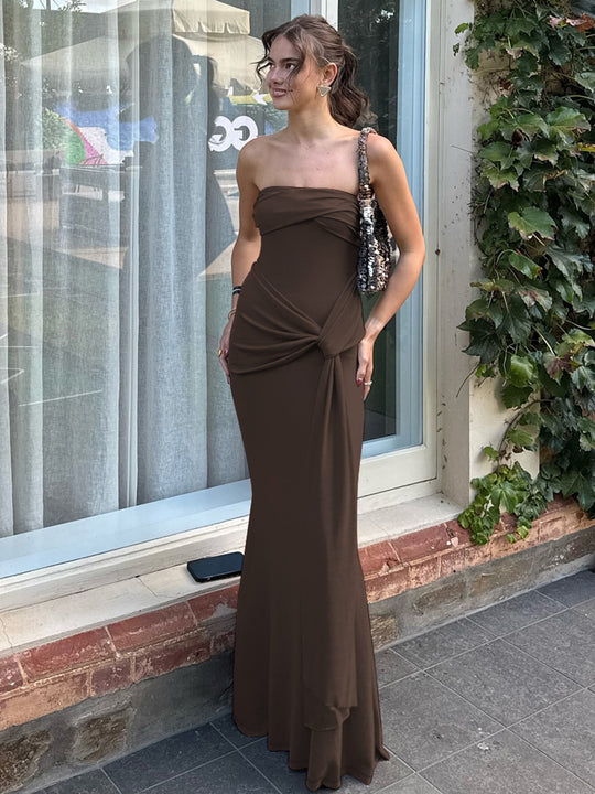 EB | Einfarbiges ärmelloses Kleid mit hoher Taille und Ein-Wort-Ausschnitt