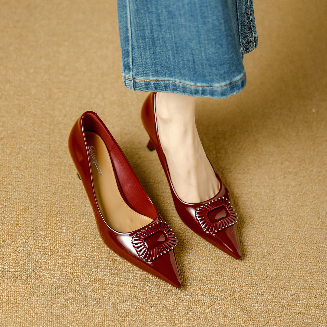 Damen elegante Lackpumps mit auffälliger Schmuckapplikation EB