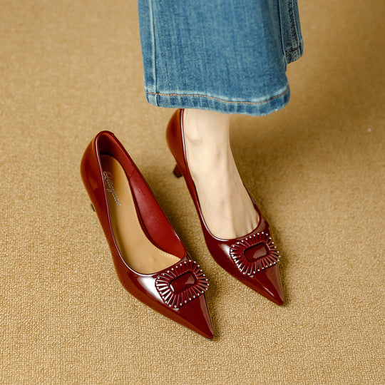 Damen elegante Lackpumps mit auffälliger Schmuckapplikation EB