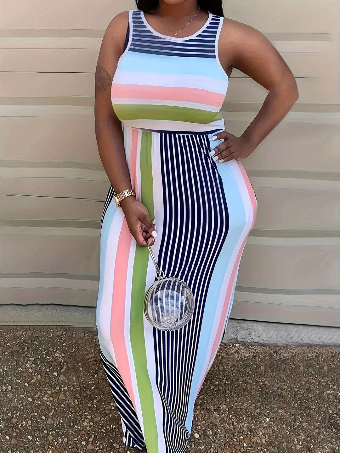 Damen Maxikleid im modernen Streifenlook mit tiefem Rundhalsausschnitt und slim fit Schnitt EB