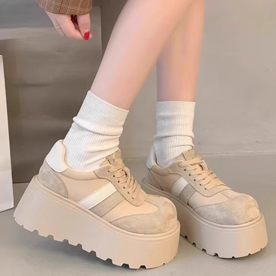 Damen Plattform-Sneaker mit modischem Veloursleder und ergonomischer Sohle EB