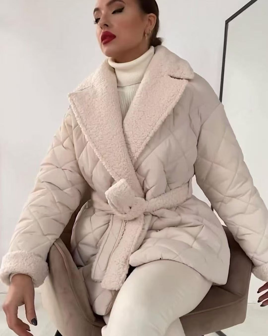 Damen gesteppte Fleecejacke mit Gürtel und großem Kragen EB