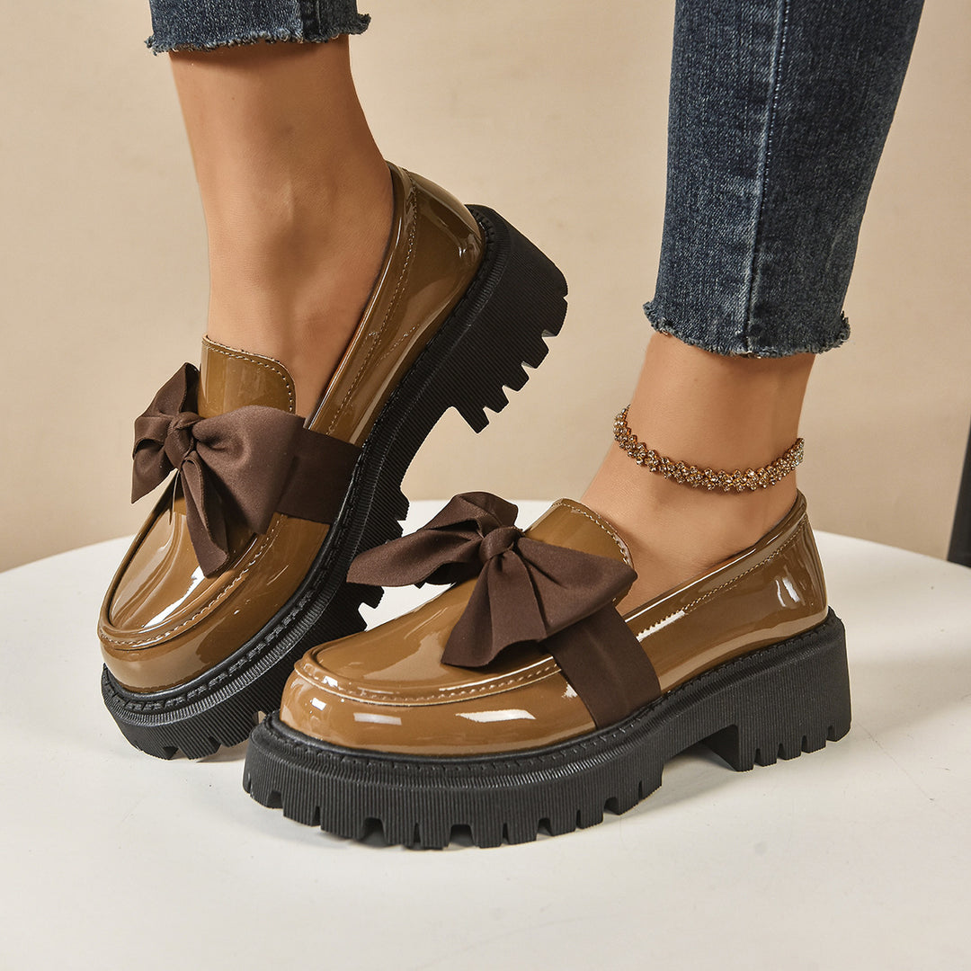 Damen Glänzende Plateau-Loafer mit übergroßer Zierschleife und grober Profilsohle EB