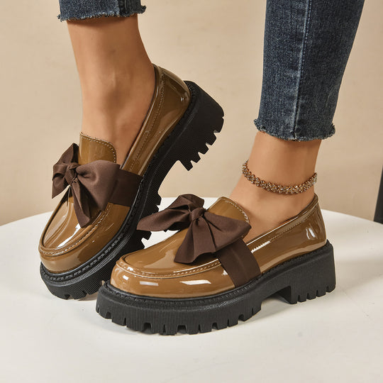 Damen Glänzende Plateau-Loafer mit übergroßer Zierschleife und grober Profilsohle EB
