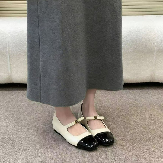 Damen Ballerina Schuhe mit elegantem Riemen und hochwertiger Lackspitze EB