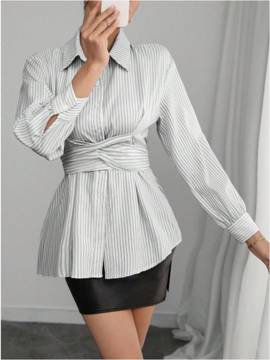 Damen Modische Hemdbluse mit taillierendem Gürtel und komfortablem Schnitt EB