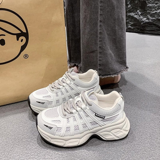 Damen Sportliche Sneakers mit atmungsaktiven Netzstrukturen und stoßdämpfender Sohle EB