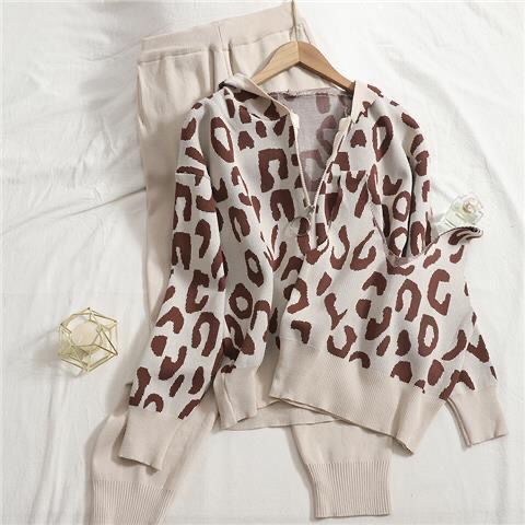 Damen gemütliches Strick-Loungewear-Set mit Leopardenmuster EB