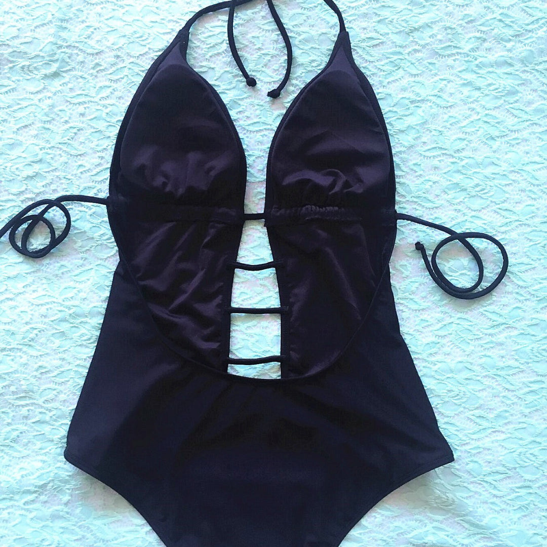 Damen Einteiler-Badeanzug mit verführerischen Cut-Outs EB