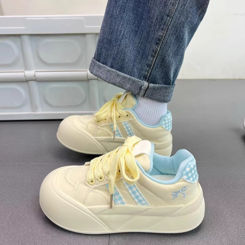 Damen Sportliche Sneakers mit atmungsaktiver Mesh-Oberfläche und innovativem Schnürsystem EB