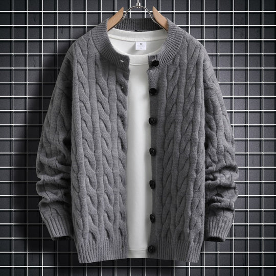 Herren Strickjacke mit modernem Zopfmuster und durchgehendem Knopfverschluss EB