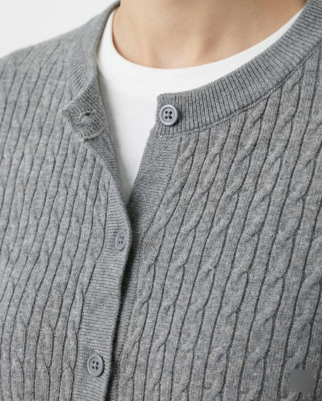 Damen klassischer Strickcardigan mit feiner Zopfstruktur Rundhalsausschnitt und schmaler Silhouette EB