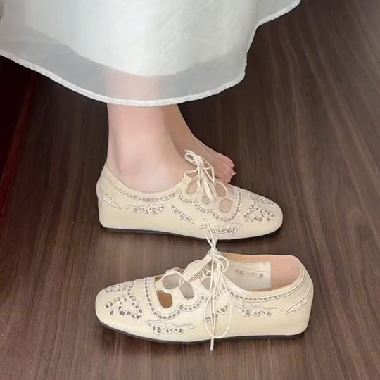 Damen Ballerina-Slipper mit dekorativer Schnürung und filigranem Spitzenmuster EB