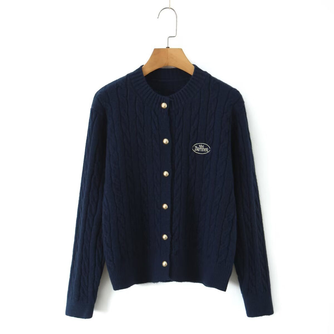 Damen Strickjacke mit elegantem Zopfmuster und Perlenknöpfen EB