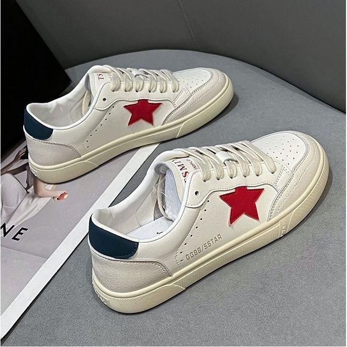 Damen Sneaker mit funkelnden Stern-Applikationen und atmungsaktiver Struktur EB