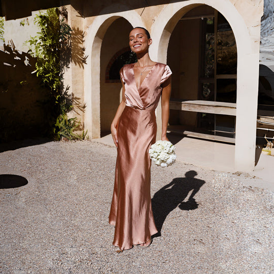 Damen Elegantes Langkleid mit V-Ausschnitt und fließendem Schnitt EB
