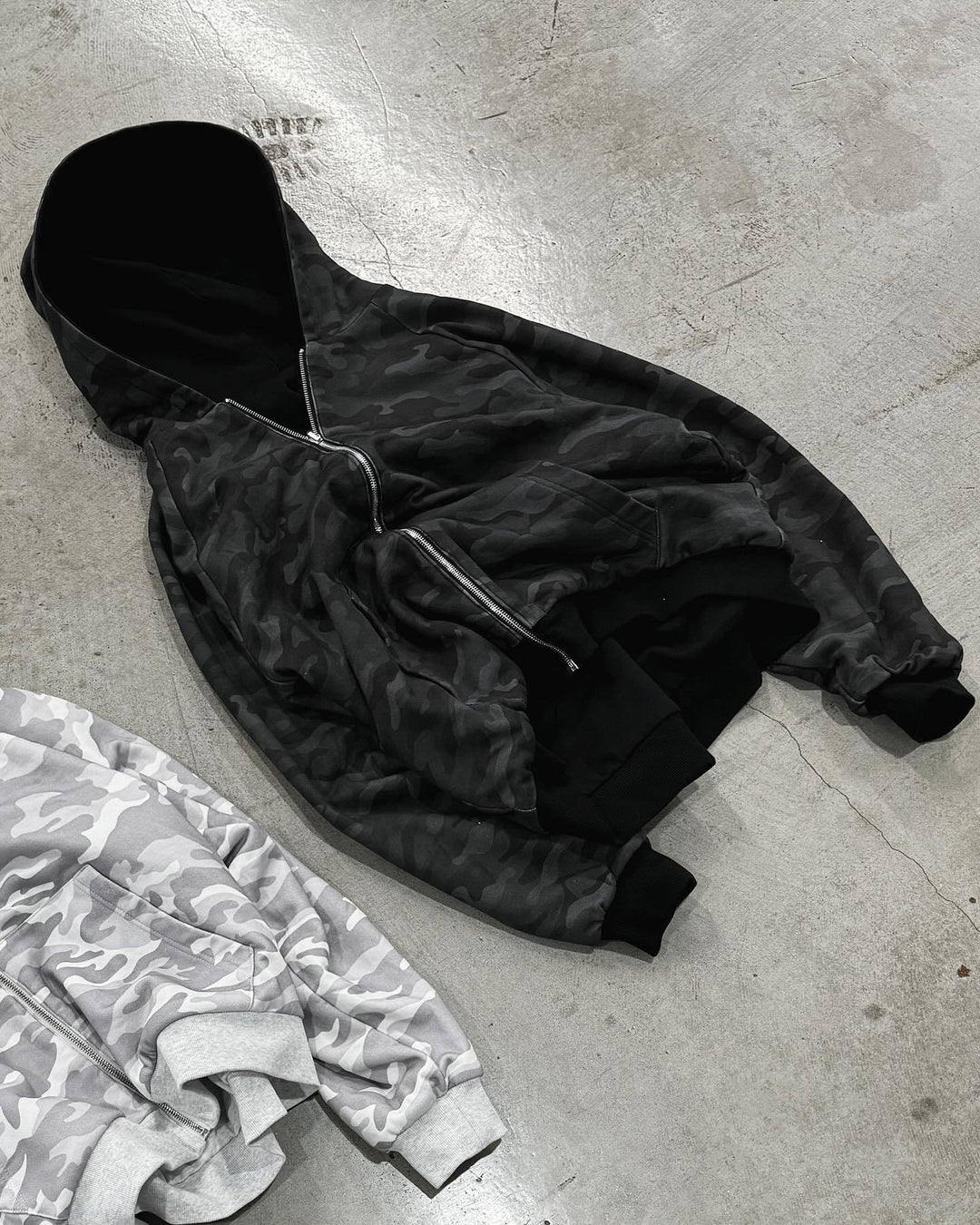 Damen Urbaner Camouflage-Hoodie mit Reißverschluss und lässigem Schnitt EB