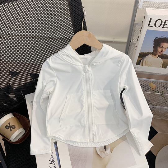 Mädchen Nan leichte atmungsaktive Kapuzenwindjacke mit vorderen Pattentaschen EB