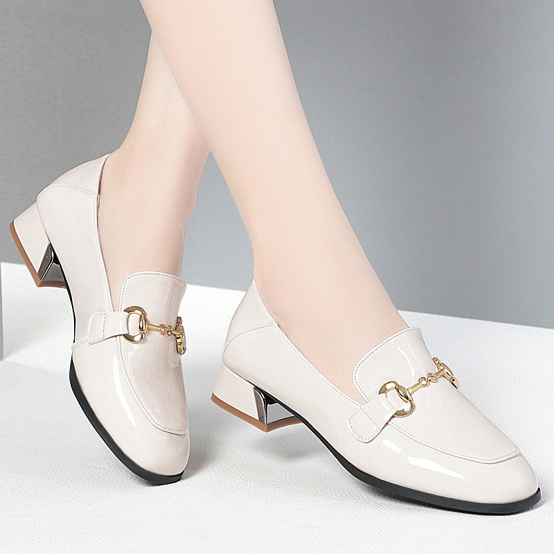 Damen Elegante Mokassins mit dekorativem Kettendetail und komfortablem Blockabsatz EB