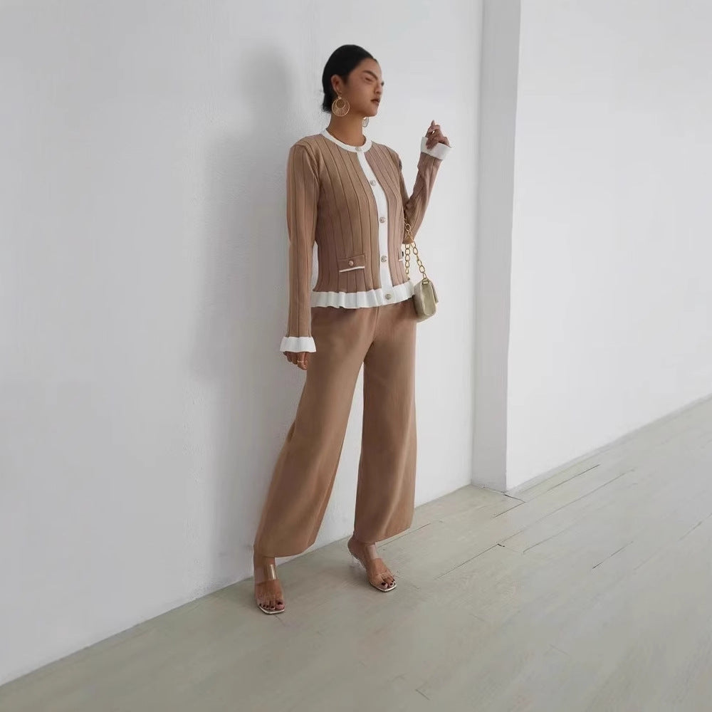 Damen Eleganter Strickanzug mit feinen Rippdetails und zeitlosem Design EB