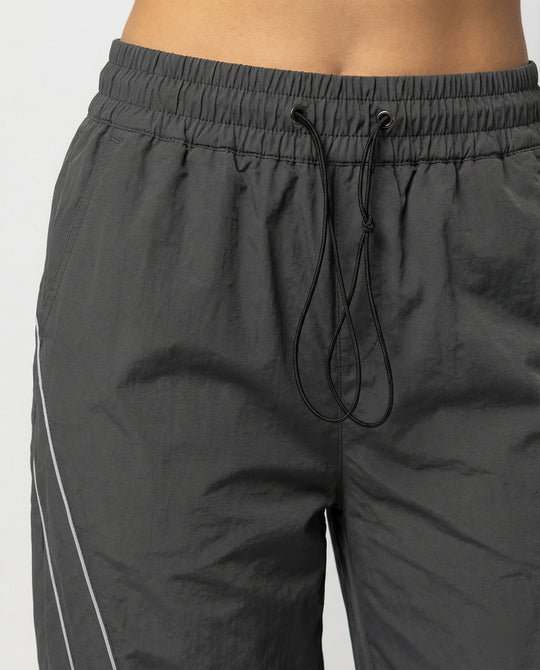 Damen weite Cargo-Hose mit Tunnelzugbund, reflektierenden Seitenpaspeln und langen Saum EB
