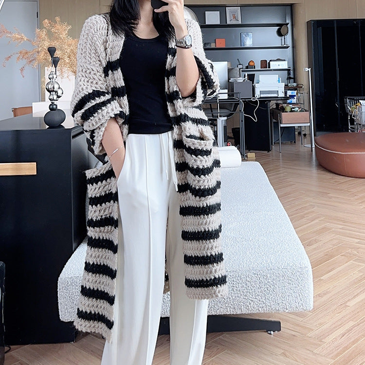 Damen lässige Strickjacke mit breitem Streifenmuster und praktischen Taschen EB