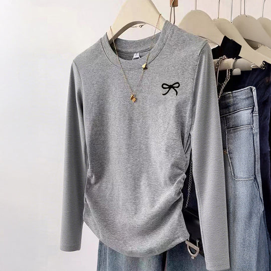 Damen nan gerüschtes Langarmshirt mit dezenter Schleifen-Stickerei und taillierter Drapierung EB
