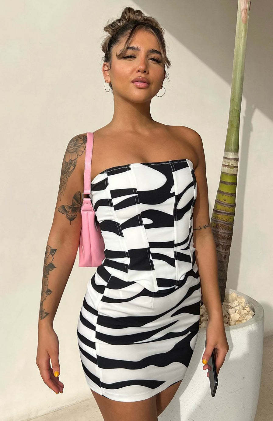 Damen Mini-Kleid mit strukturiertem Zebra-Muster und schmalem Schnitt EB