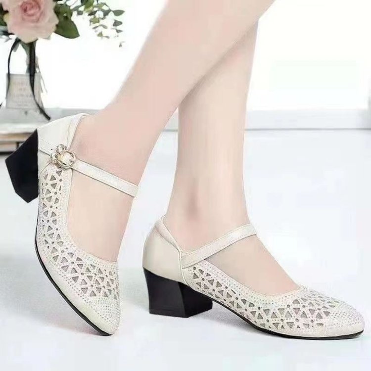Damen elegante Pumps mit modischem Riemen und schimmernden Akzenten EB