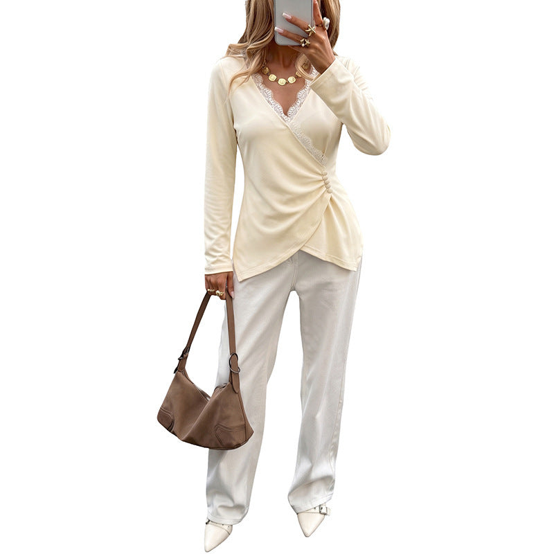 Damen Wickelshirt mit Spitzen-V-Ausschnitt, Raffung und Knopfdetail EB