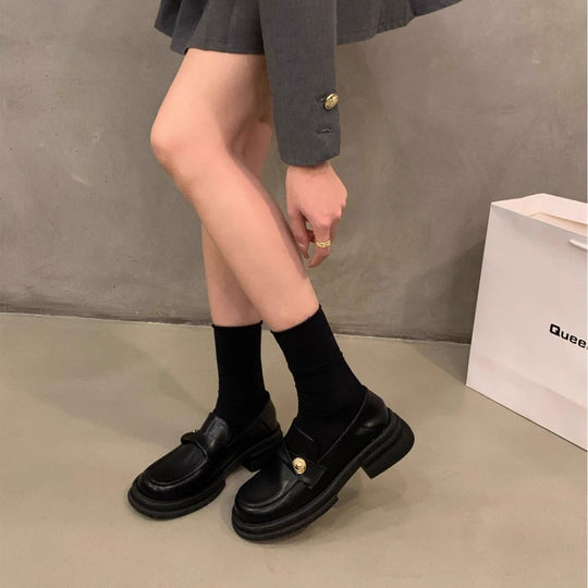 Damen eleganter Lackleder-Mokassin mit trendiger Schnalle EB
