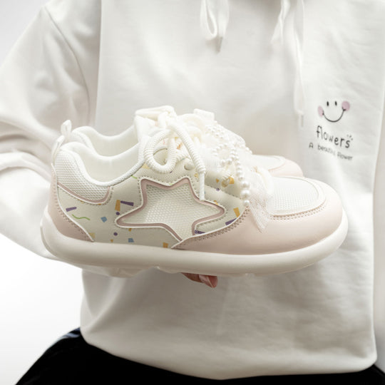 Damen Sneakers mit verspieltem Sternen-Muster und perlenverzierten Schnürsenkeln EB