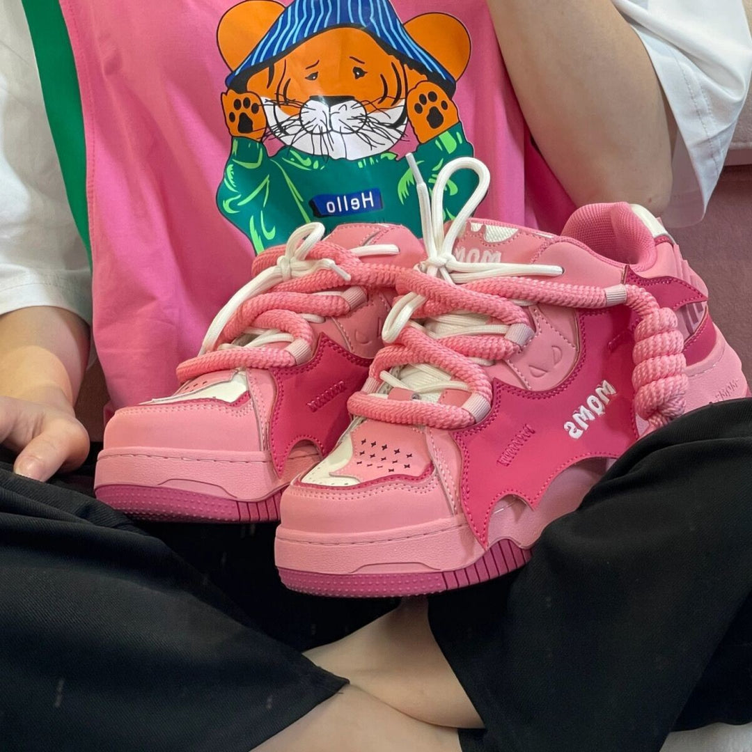 Damen Sneakers im verspielten Design mit einzigartigem Riemenverschluss und dämpfender Sohle EB