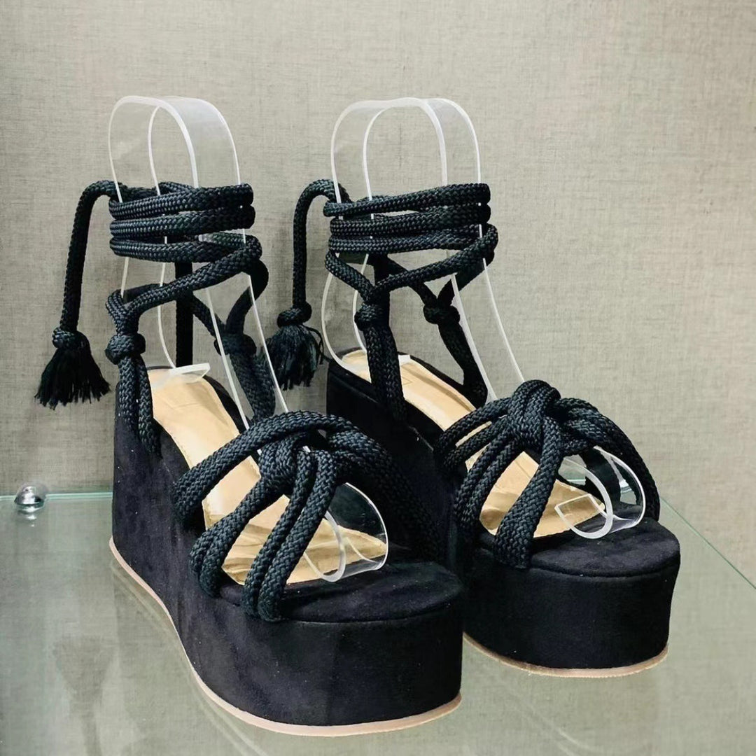 Damen Wedge-Sandalen mit verstellbarem Schnürdesign und eleganten Quasten EB