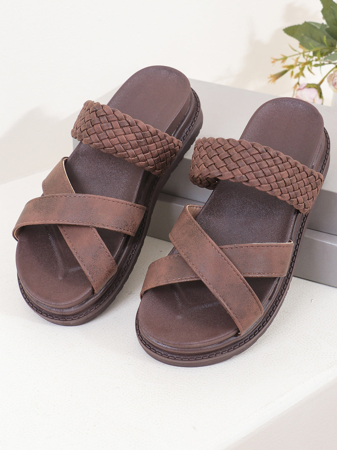 Damen Woven-Badesandalen mit Kreuzriemendesign und rutschfester Sohle EB