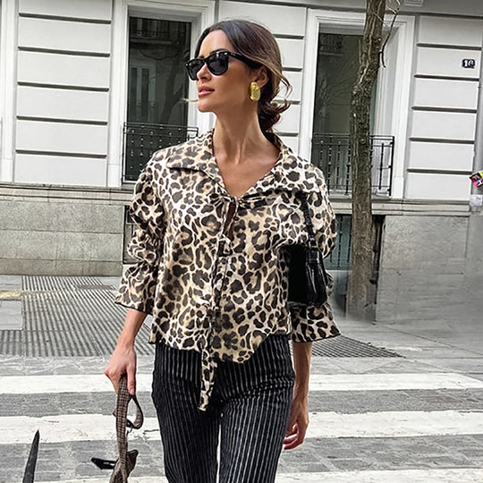 Damen Modische Bluse mit Leopardenmuster und Rüschenärmeln EB