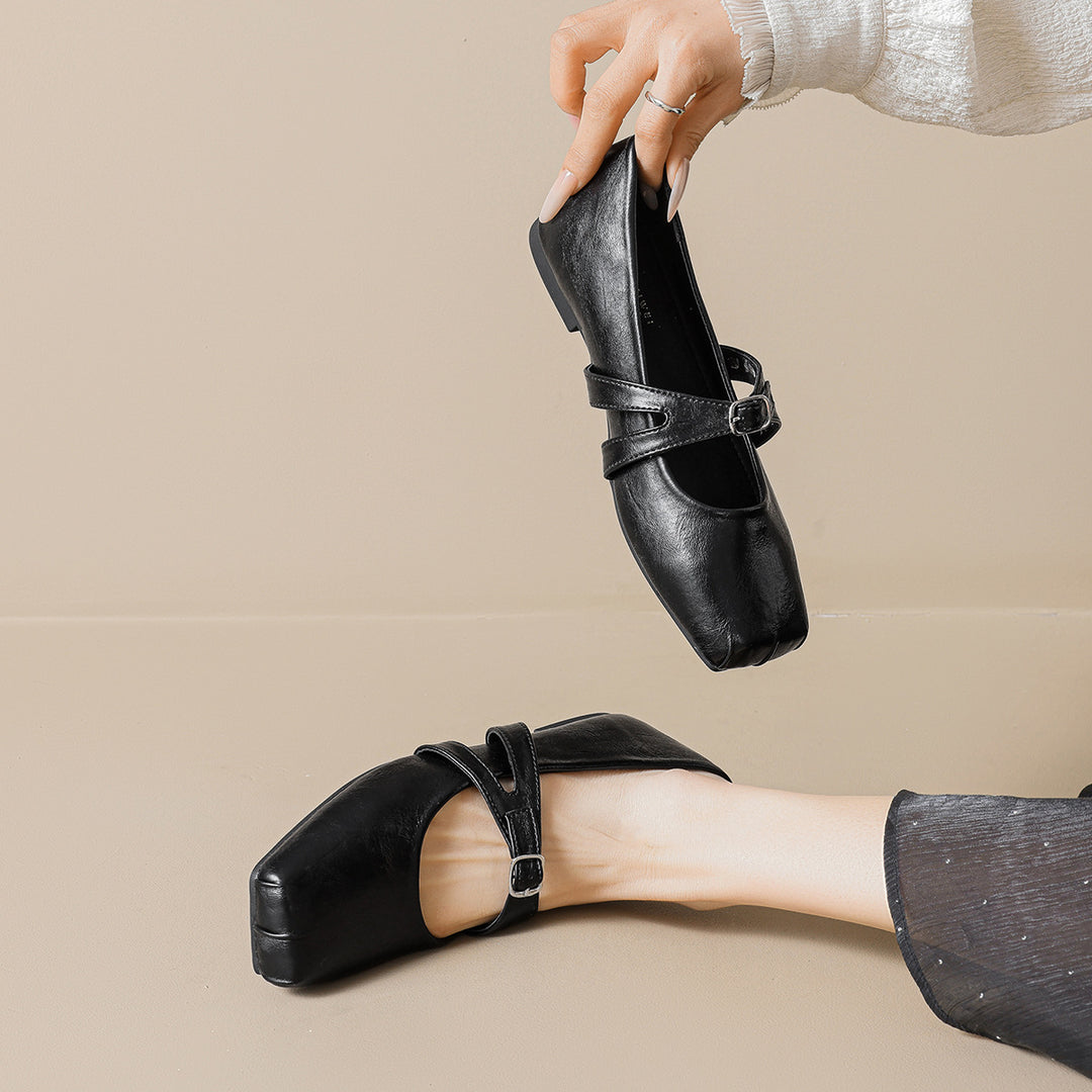 Damen Ballerinas mit verstellbarem Riemen und hochwertiger Leder-Oberfläche EB
