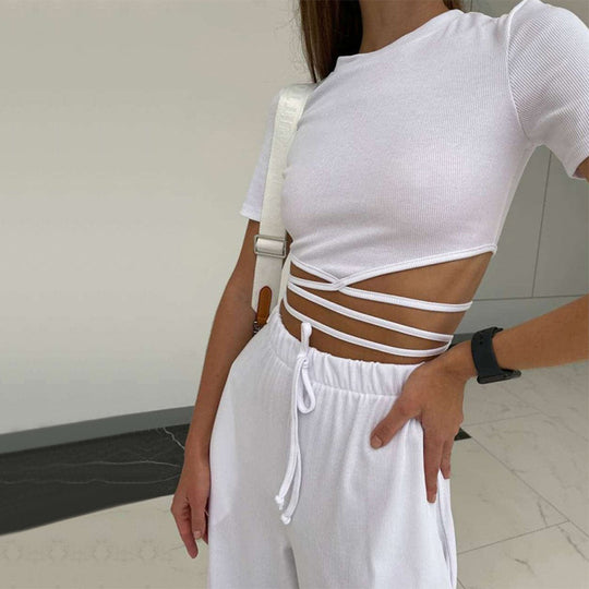 Damen sportliches Cropped-Oberteil mit verspieltem Schnitt und einzigartigem Banddesign EB