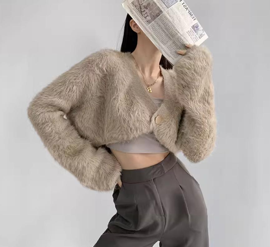 Damen cropped Strickjacke mit voluminösen Ärmeln und Knopfdetail EB