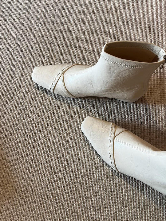 Damen Stiefeletten mit schmalem Schnitt und modischen Nähten EB