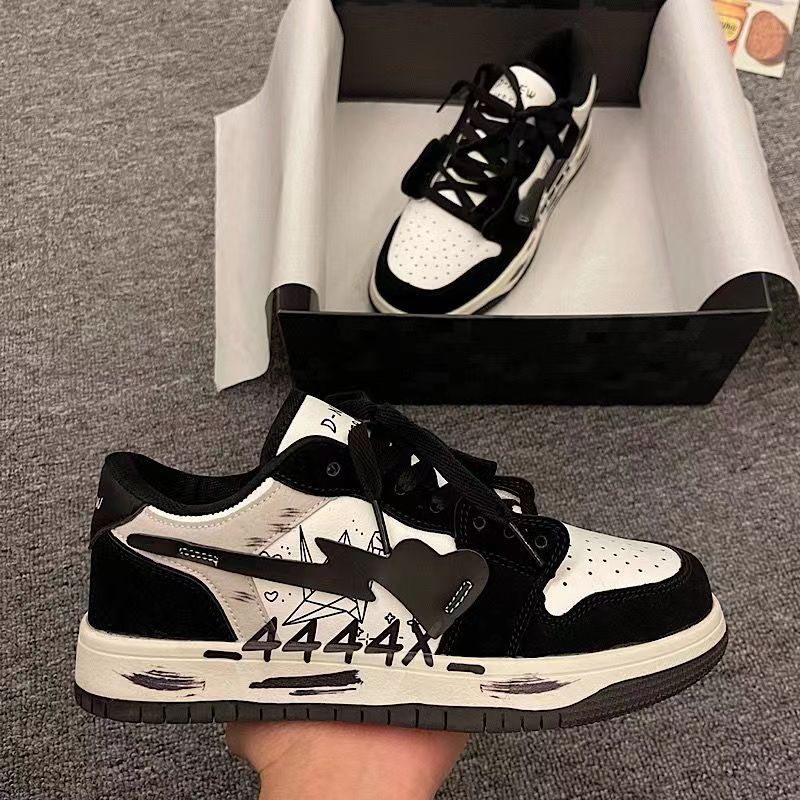 Damen Sneakers mit einzigartigen Herzapplikationen und kreativem Graf desig EB