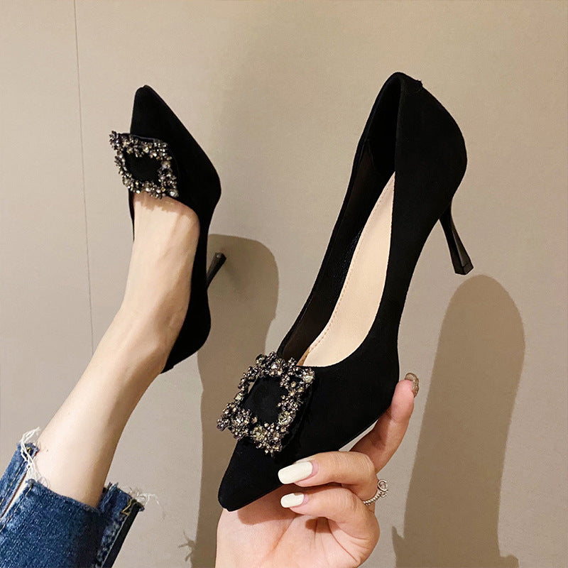 Damen stilvolle Pumps mit funkelndem Broschendetail EB