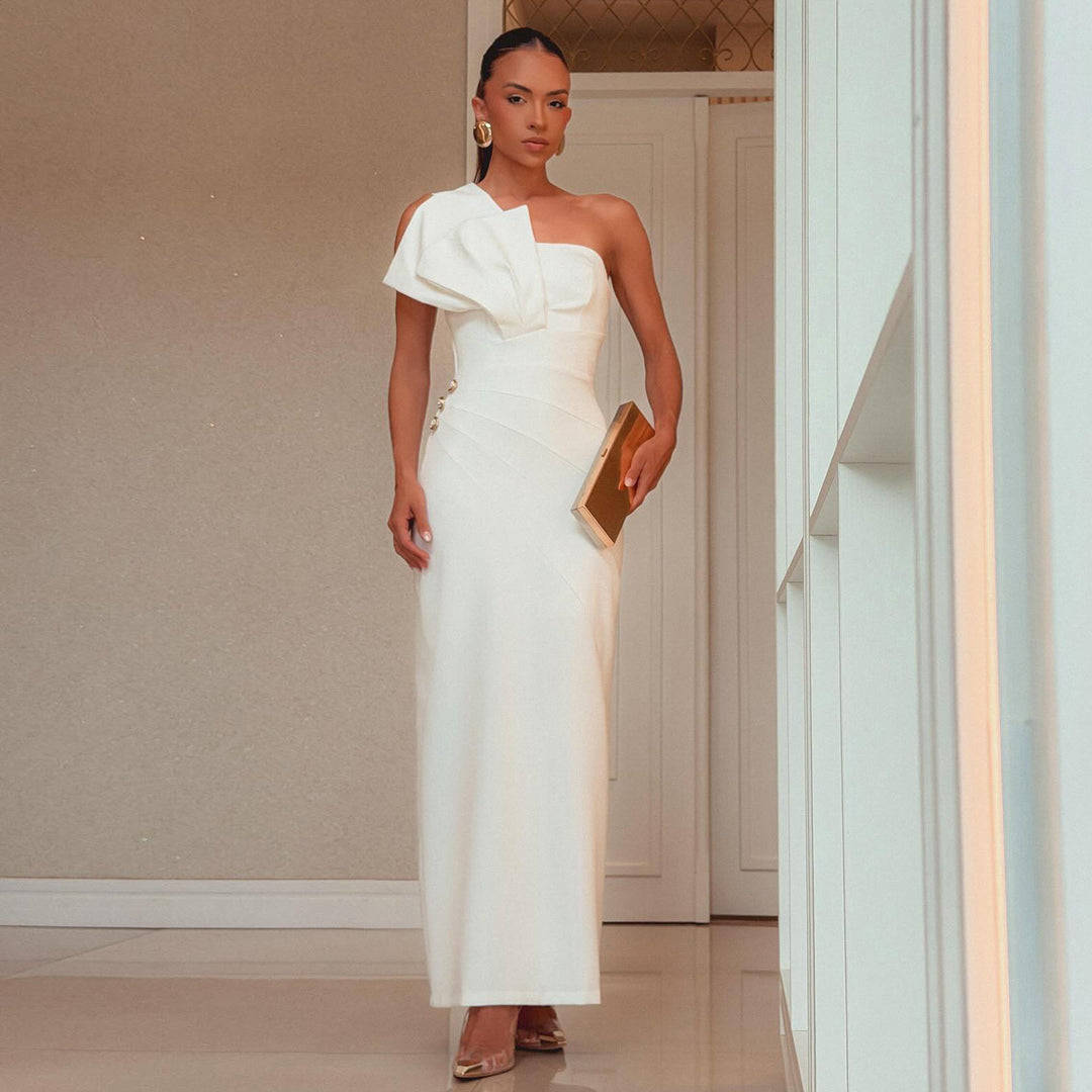 Damen Etuikleid mit asymmetrischem Ausschnitt und drapierten Details EB