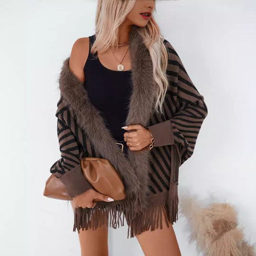 Damen Strickponcho mit elegantem Kunstfellkragen und fransigem Design EB