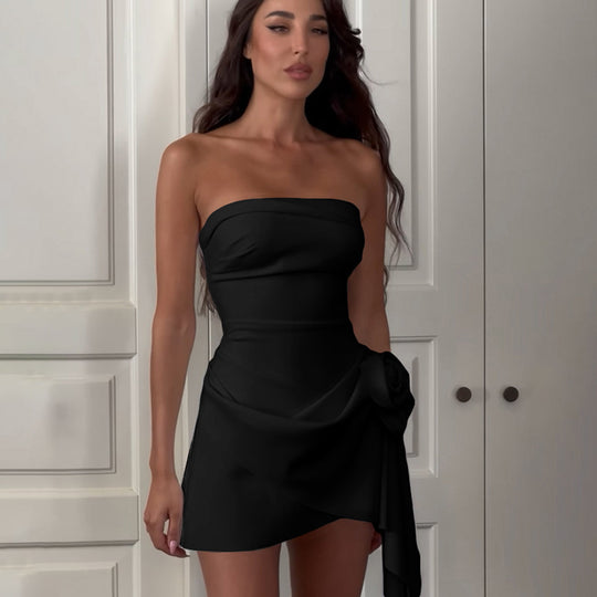Damen Wickelkleid mit trägerlosem Design und dekorativem Blumen-Detail EB